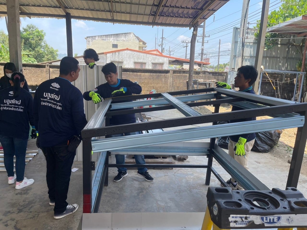 เอ็น เอส บูลสโคป (ประเทศไทย) ร่วมกับกรมพัฒนาฝีมือแรงงาน ร่วมมือว่าด้วยการพัฒนาฝีมือแรงงาน ติดตั้งหลังคาเหล็ก